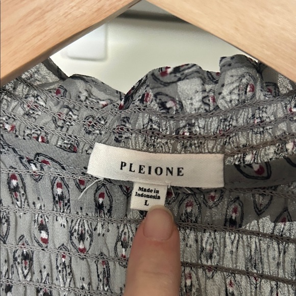 Pleione Gray Patterned Ruffle Blouse - Picture 2 of 3